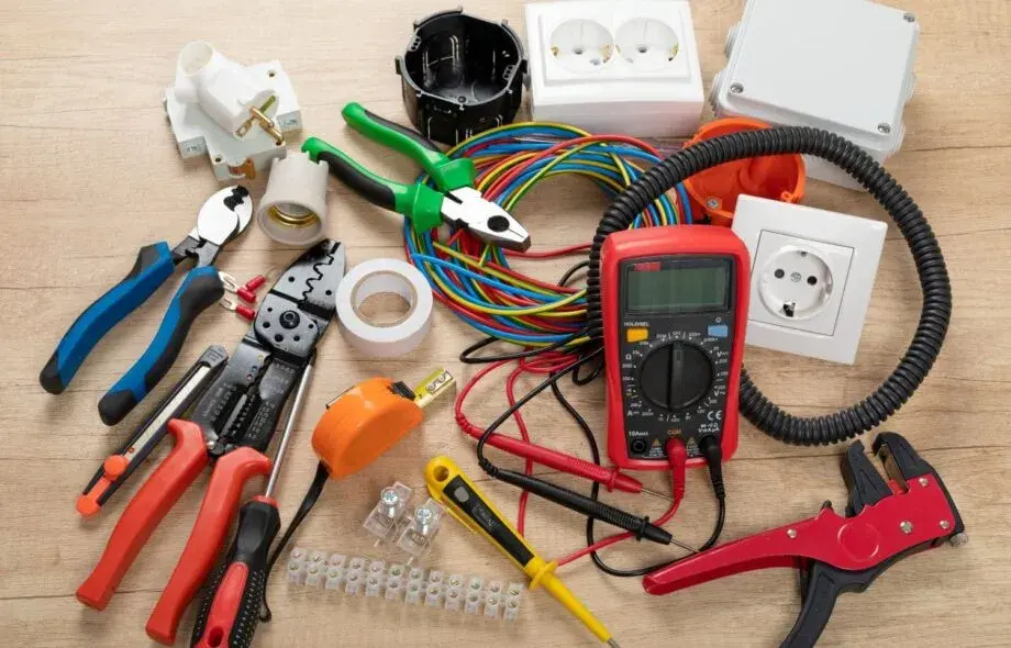 Outils et matériel electrique nécessaires